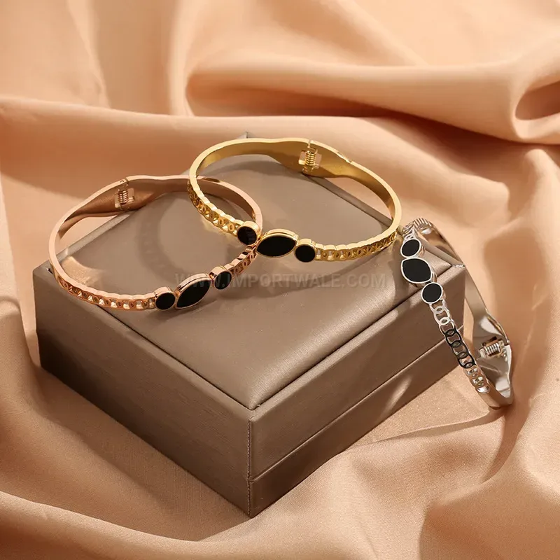 Black Shell Oval Titanium Steel Bangle Bracelet