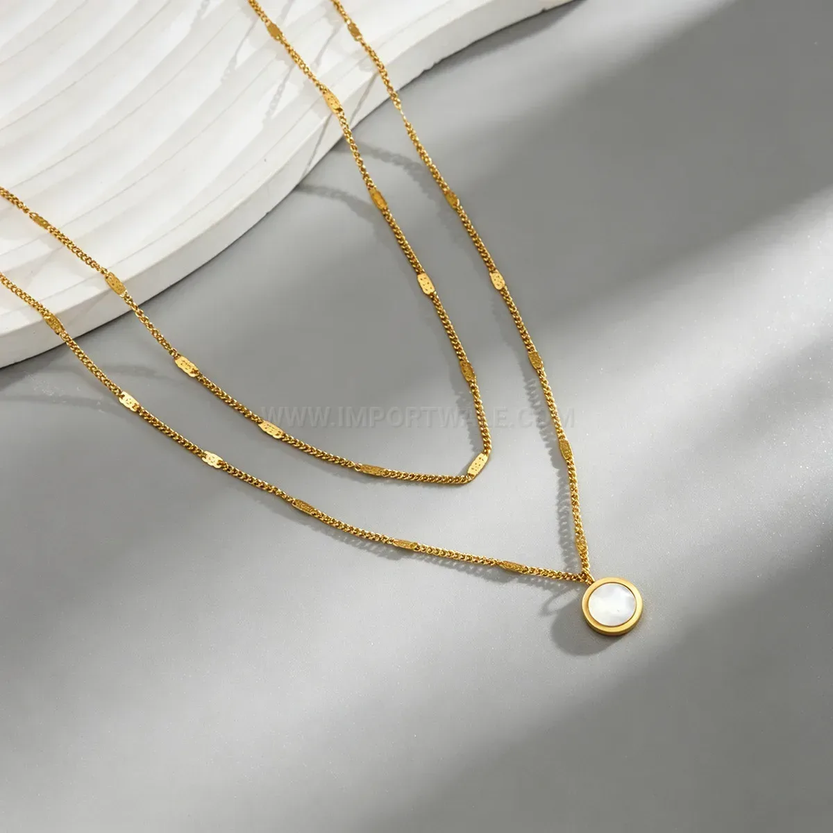 Fashion Double Layered Round White Shell Stainless Steel Necklace