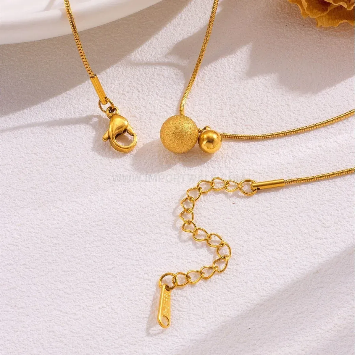 Elegant Gold Stainless Steel Frosted Sphere Pendant Clavicle Chain Necklace