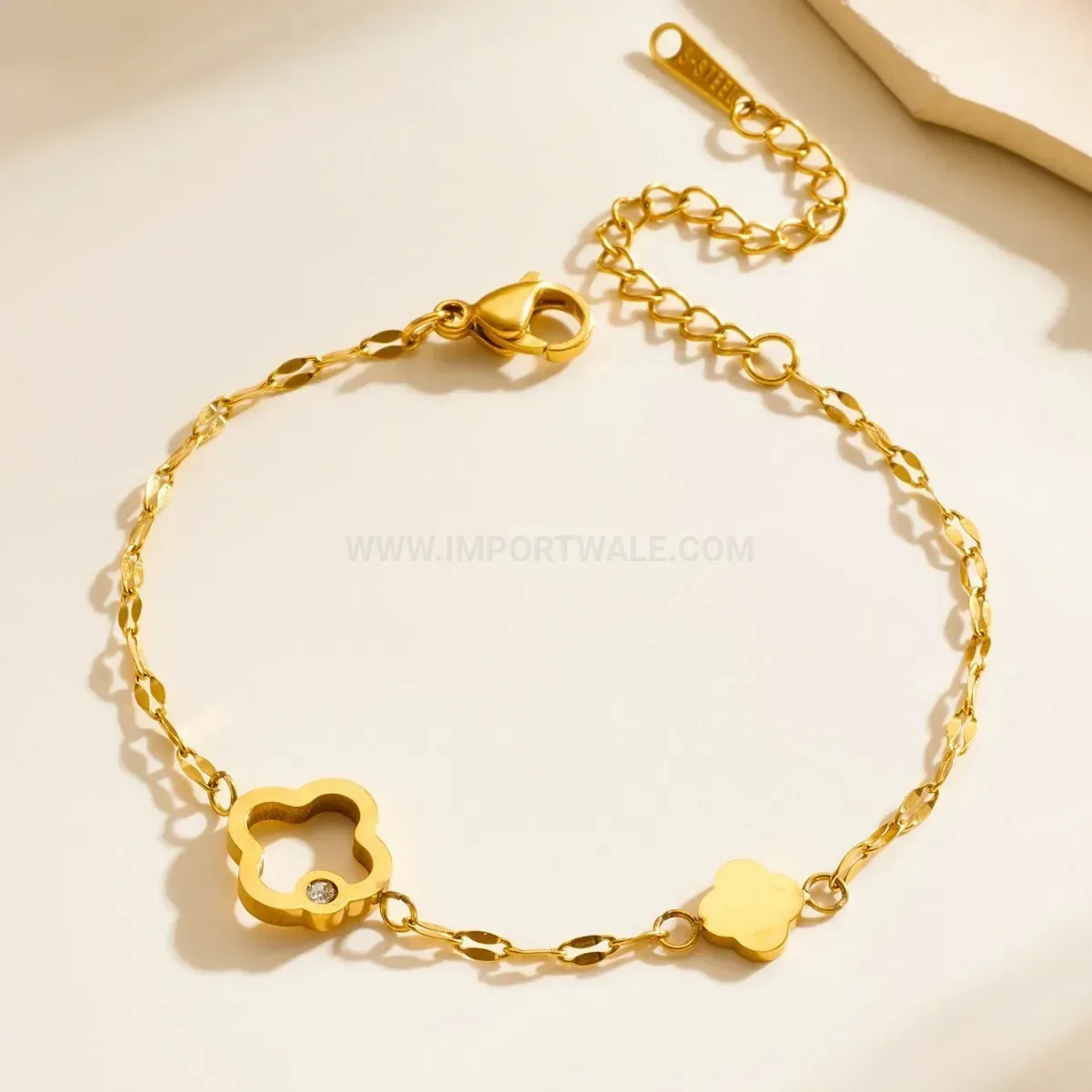 Trendy Delicate Gold Plated Stainless Steel Cutout Clover Bracelet