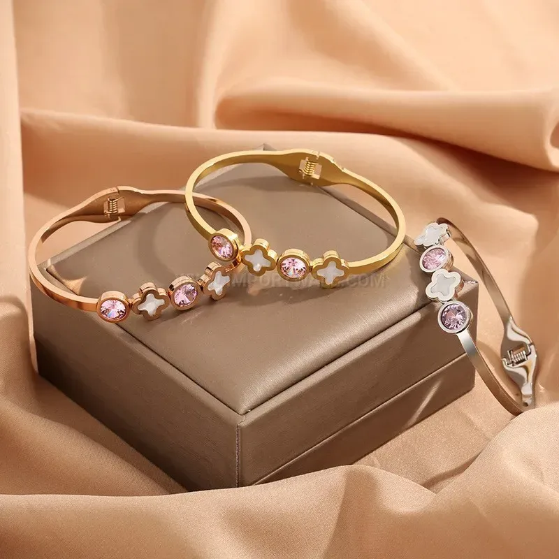 Fashion Double Sided Mother of Pearl Clover Titanium Steel Bangle