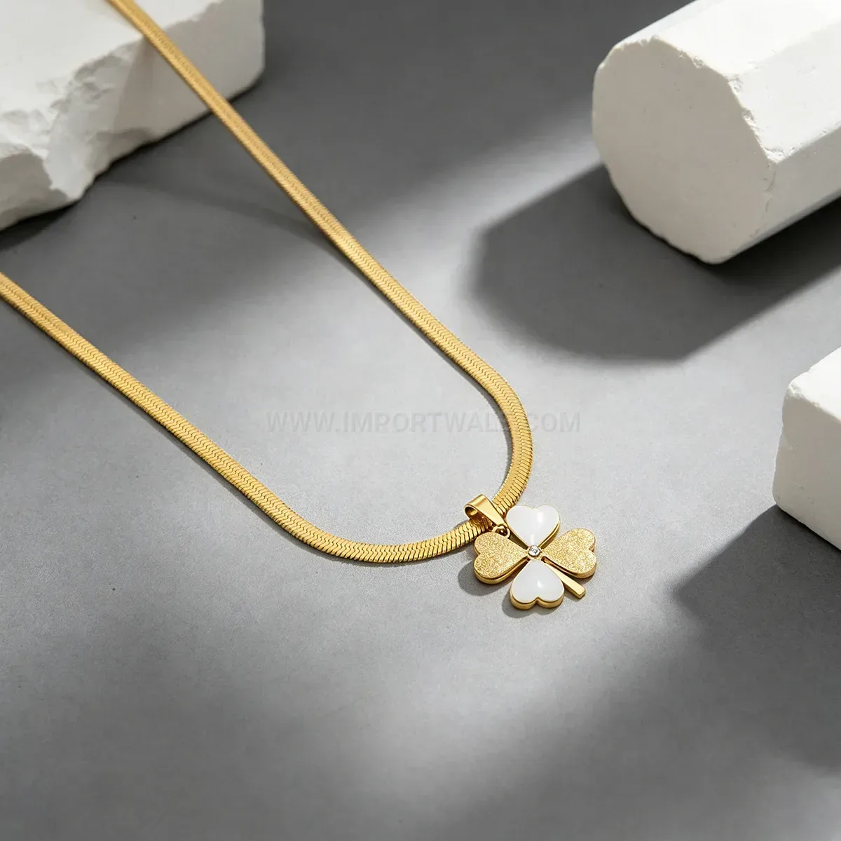 Classic Four-Leaf Clover White Shell Snake Chain Stainless Steel Necklace