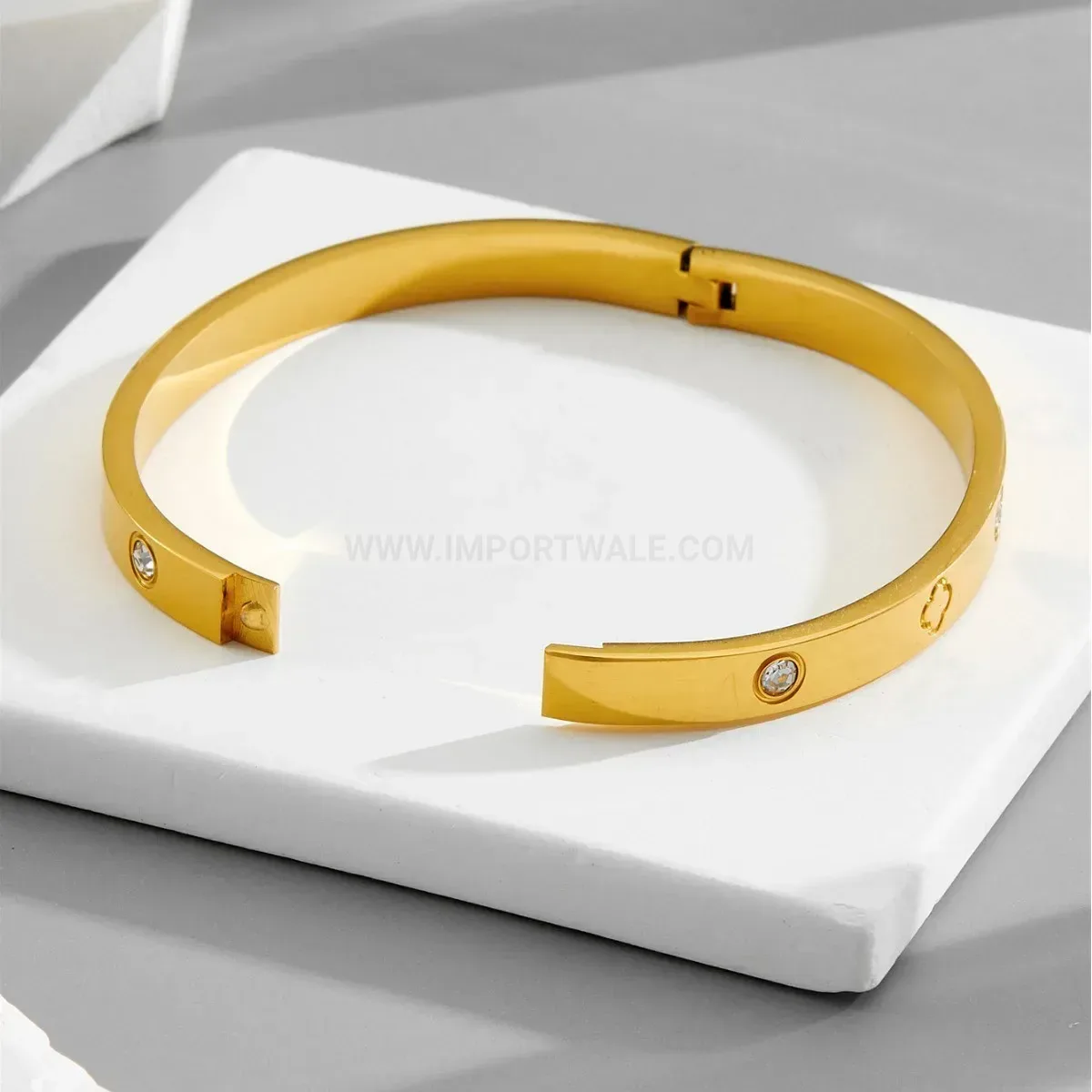 Trendy Clover Printed Titanium Steel Hinged Bangle