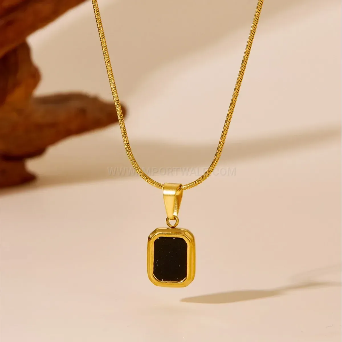 Premium Black Shell Square Pendant Titanium Steel Clavicle Necklace