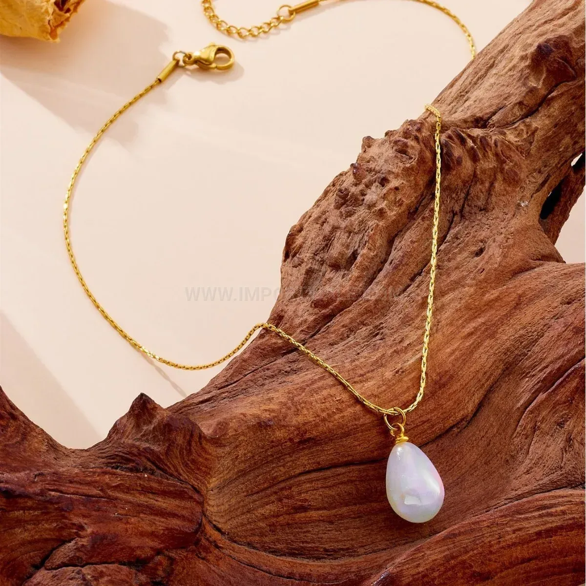 Classic Teardrop Chalcedony Titanium Steel Pendant Chain