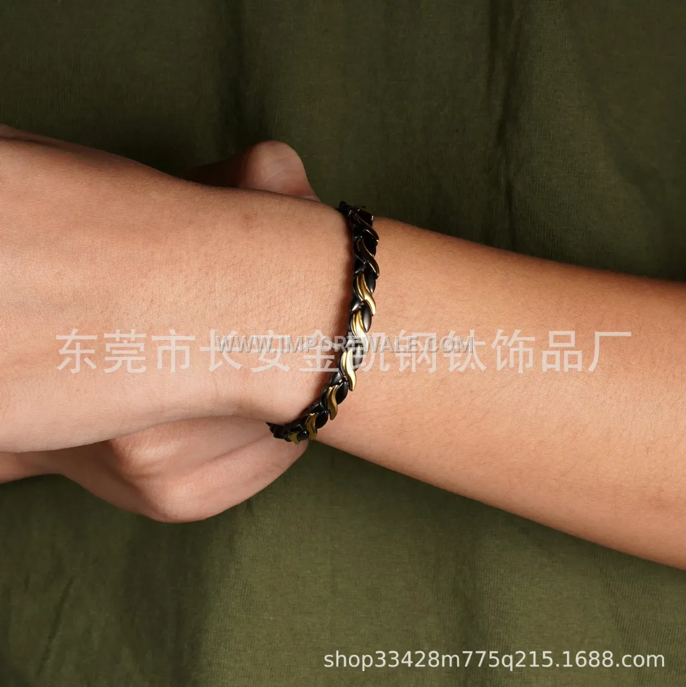 Wavy Geometric Four-in-One Magnetic Chain Bracelet and Necklace Set