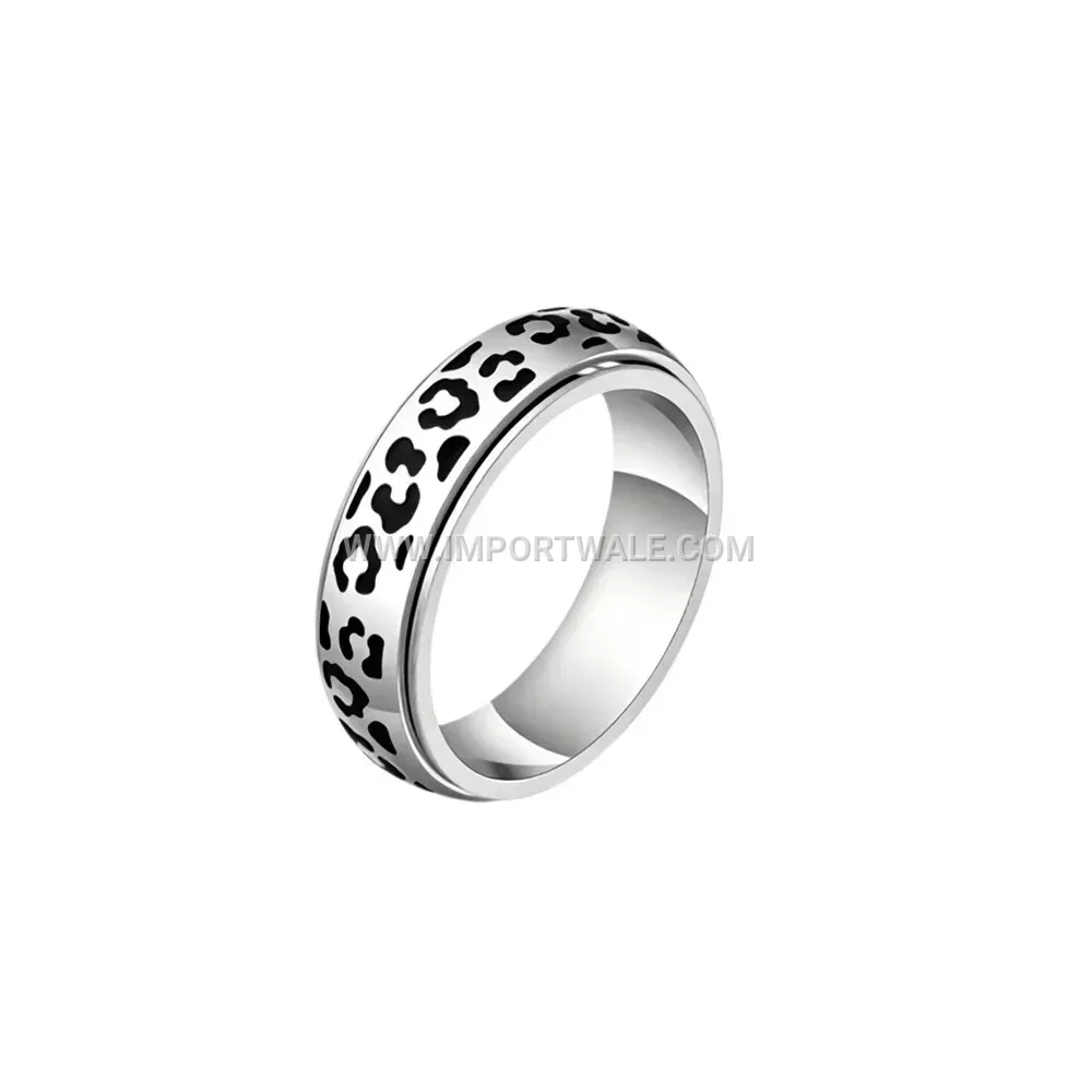 Rotatable Stainless Steel Band Ring with Engraved Leopard Pattern
