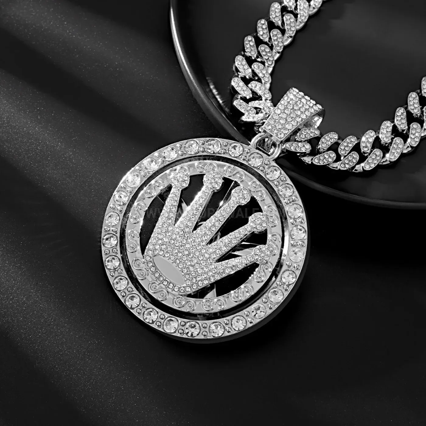 Elegant Spinning Crown Pendant Zinc Alloy Cuban Chain Necklace