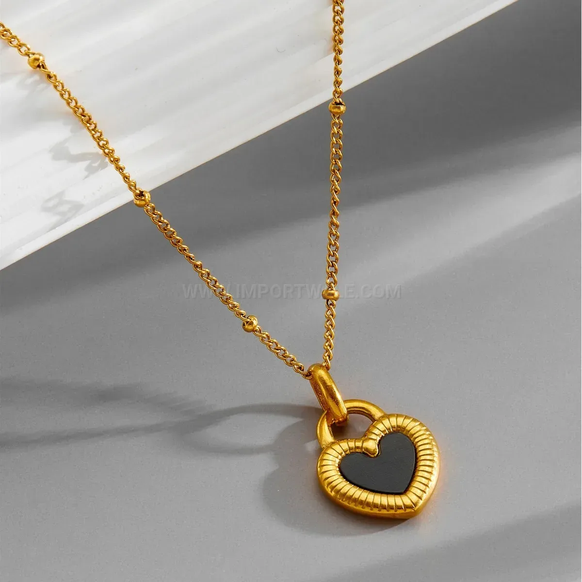 Trendy Double Sided Black and White Shell Heart Pendant Titanium Steel Necklace