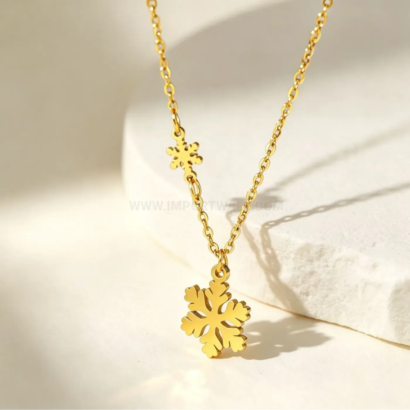 Bold Gold Stainless Steel Snowflake Pendant Clavicle Necklace