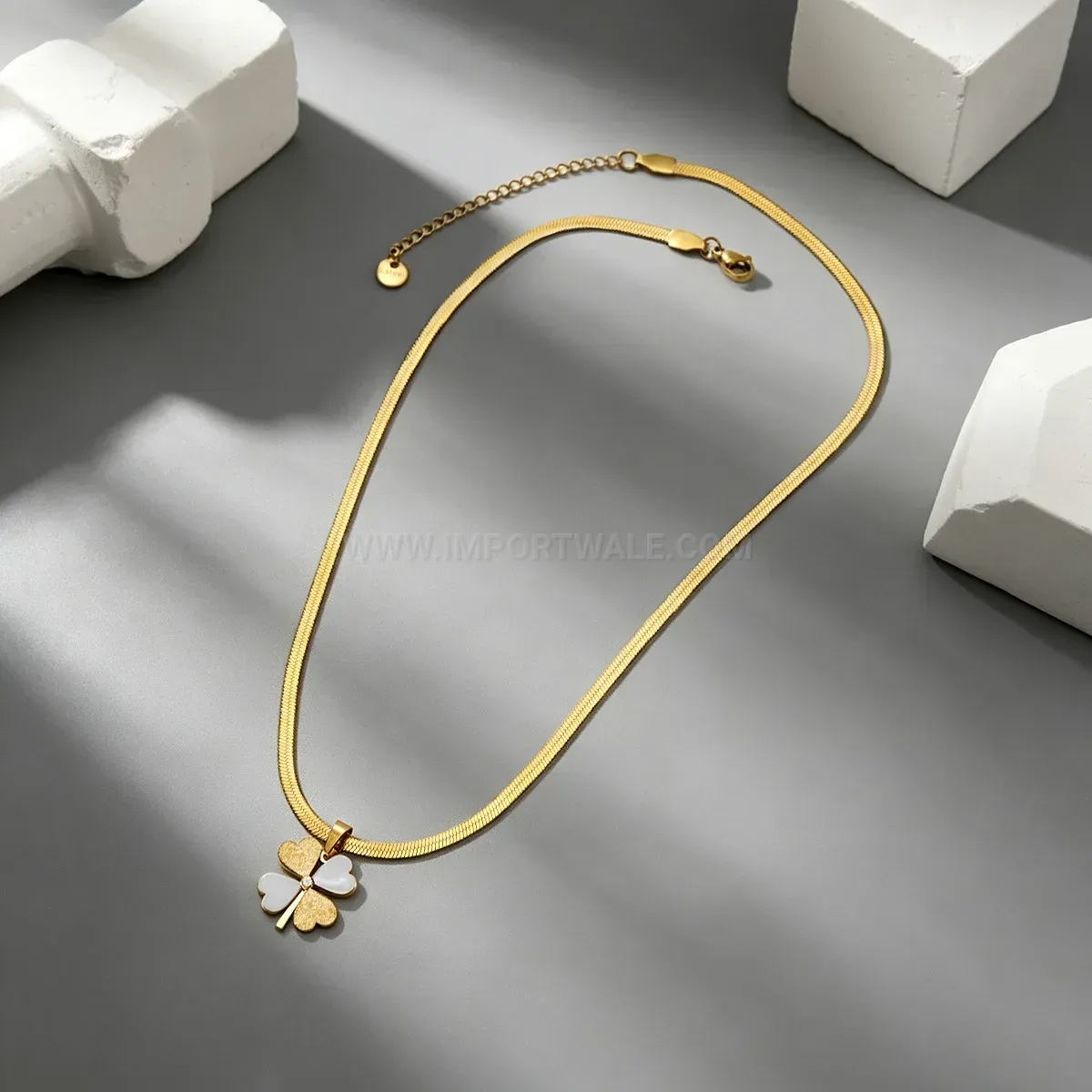 Classic Four-Leaf Clover White Shell Snake Chain Stainless Steel Necklace