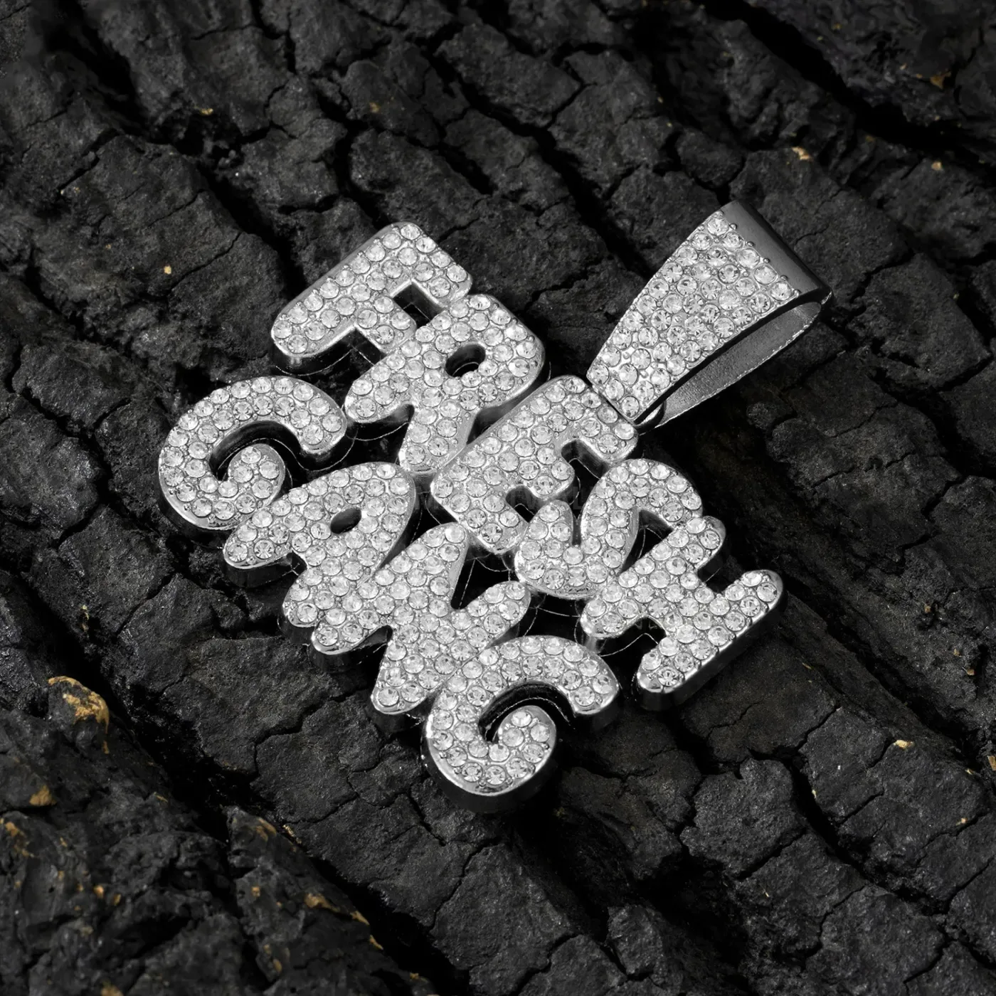 Stylish Iced Out Letter Pendant Zinc Alloy Cuban Necklace