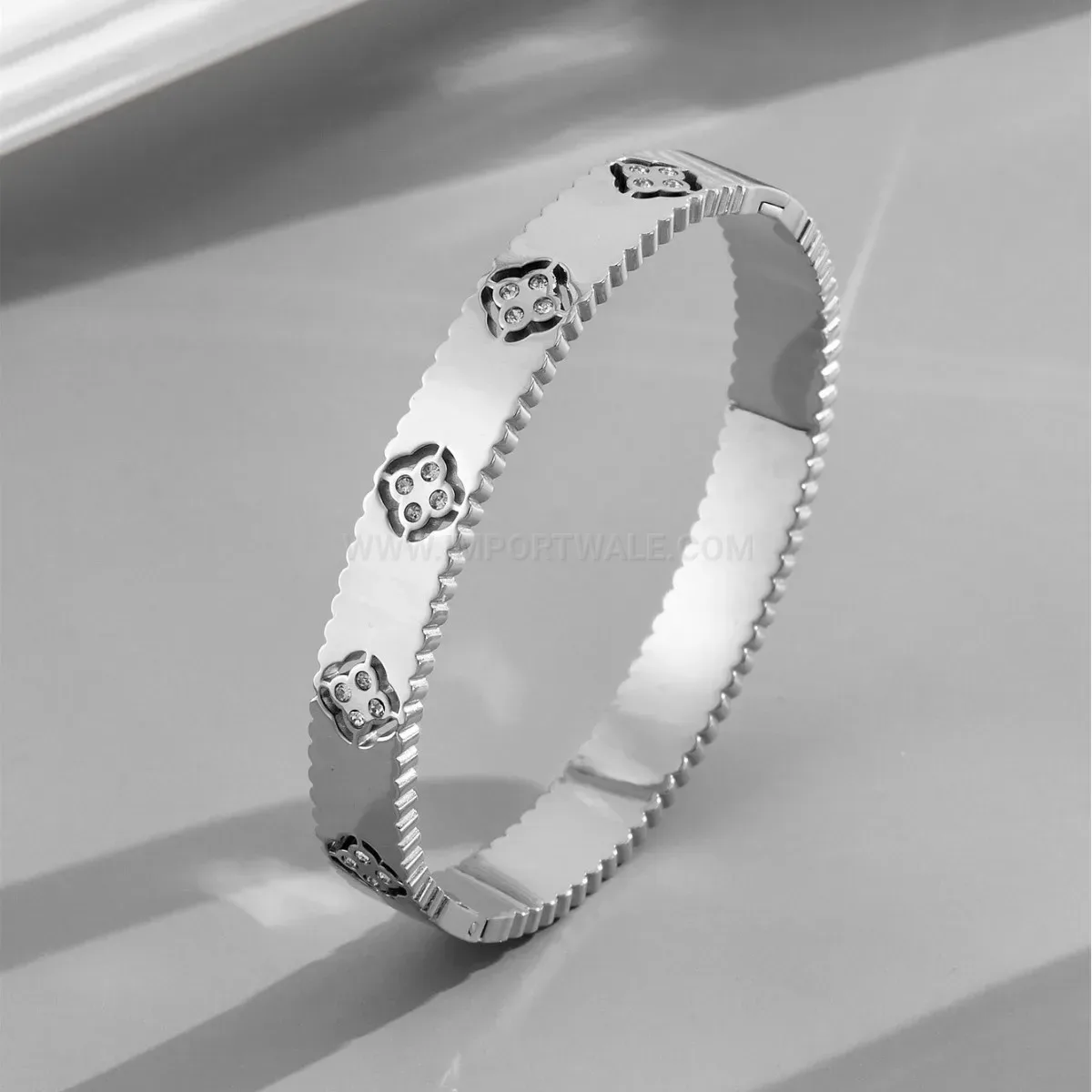 18K Gold Plated Titanium Steel Four Leaf Clover Bangle