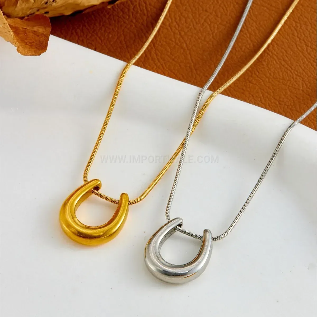 Designer Golden U-Shape Horseshoe Titanium Steel Collarbone Necklace