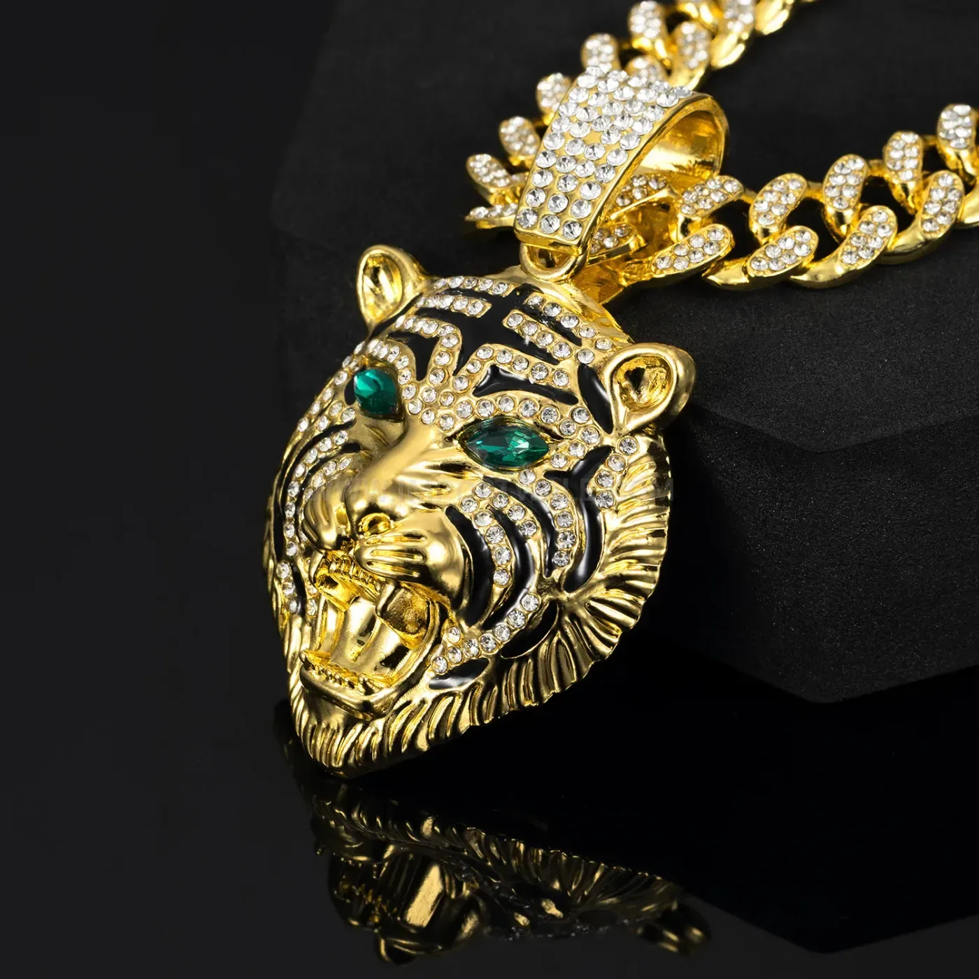 Green Eyes Tiger Head Iced Out Alloy Pendant Necklace