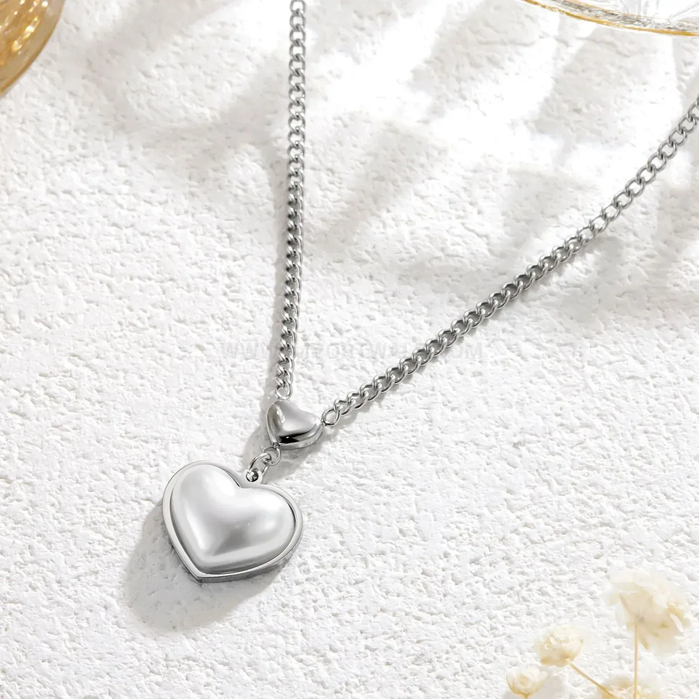Stylish Vintage Heart Pearl Stainless Steel Pendant Necklace