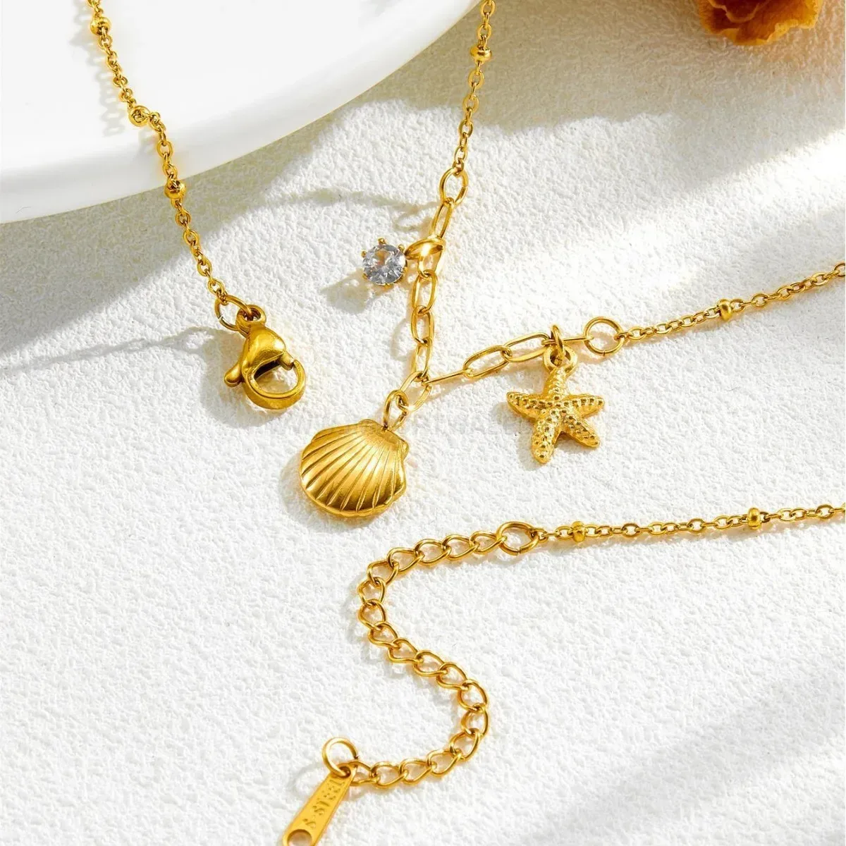 Modern Gold Shell and Starfish Titanium Steel Short Necklace
