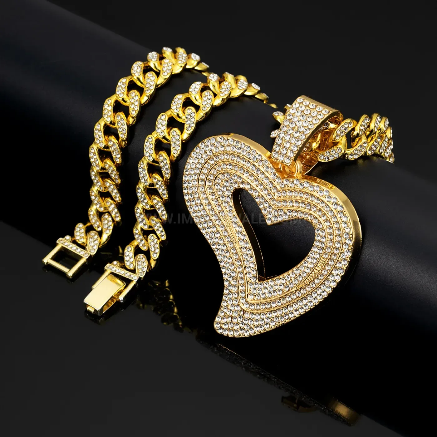 Classic Crystal Heart Alloy Pendant Cuban Chain Necklace