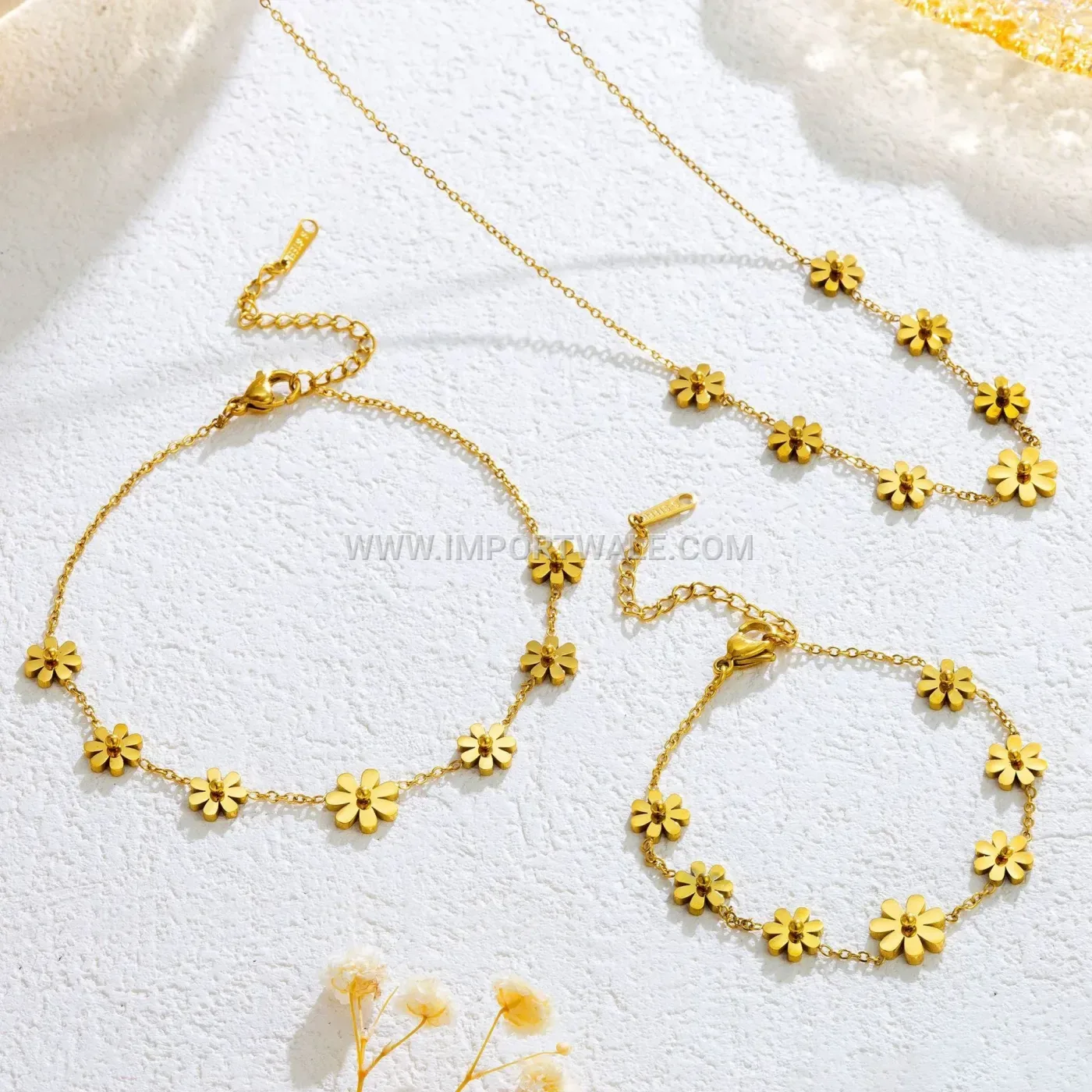 Elegantly Crafted Daisy Charm Stainless Steel Anklet