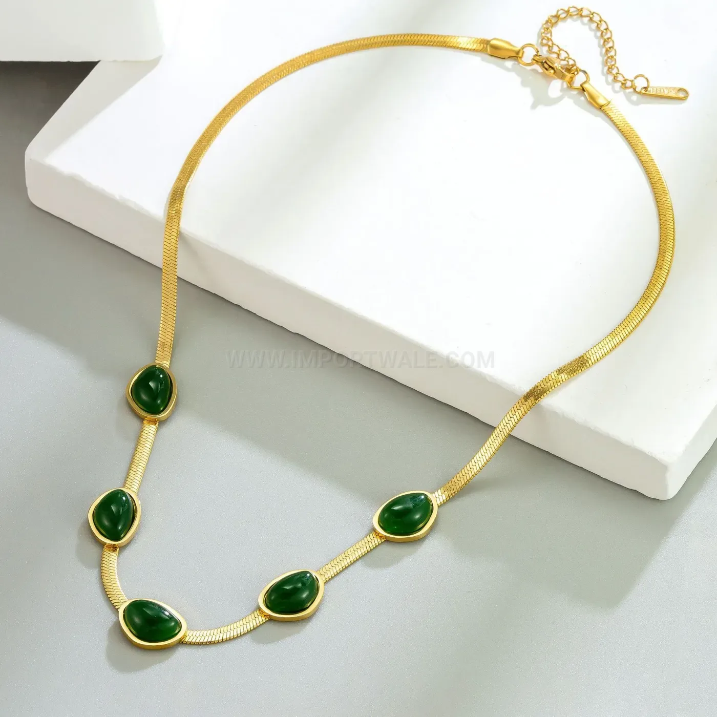 Chic Gold Plated Stainless Steel Emerald Green Oval Pendant Flat Blade Necklace