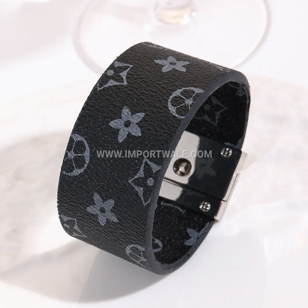 Checkered Patterned PU Leather Bangle with Clasp