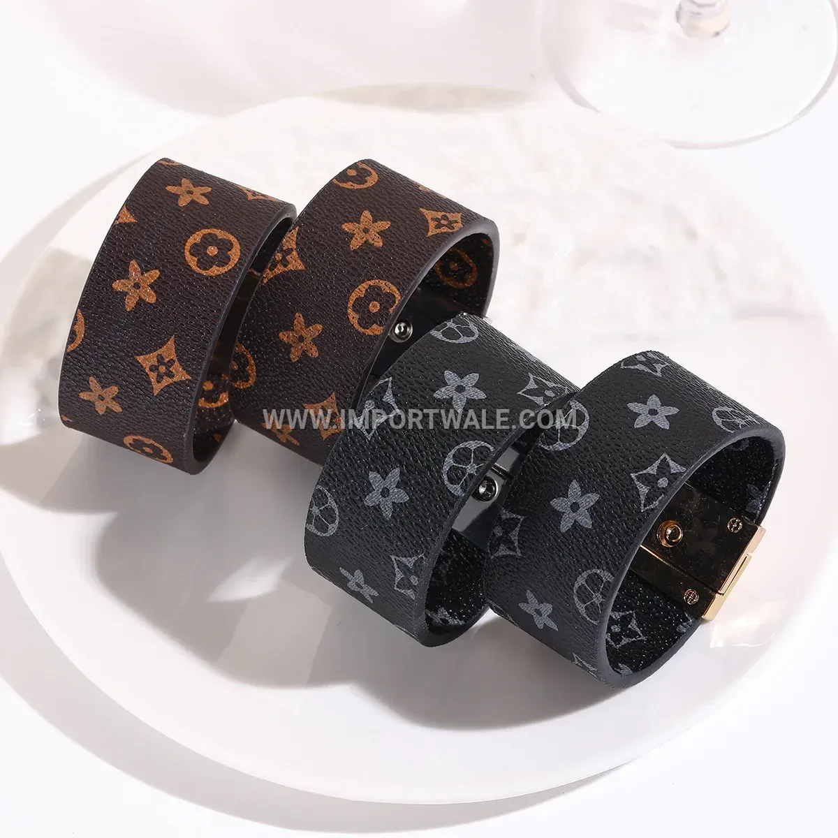 Checkered Patterned PU Leather Bangle with Clasp
