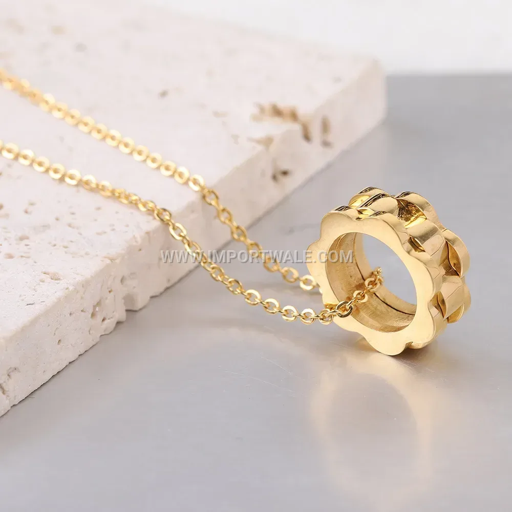 Gold Plated Stainless Steel Gear Pendant Clavicle Necklace