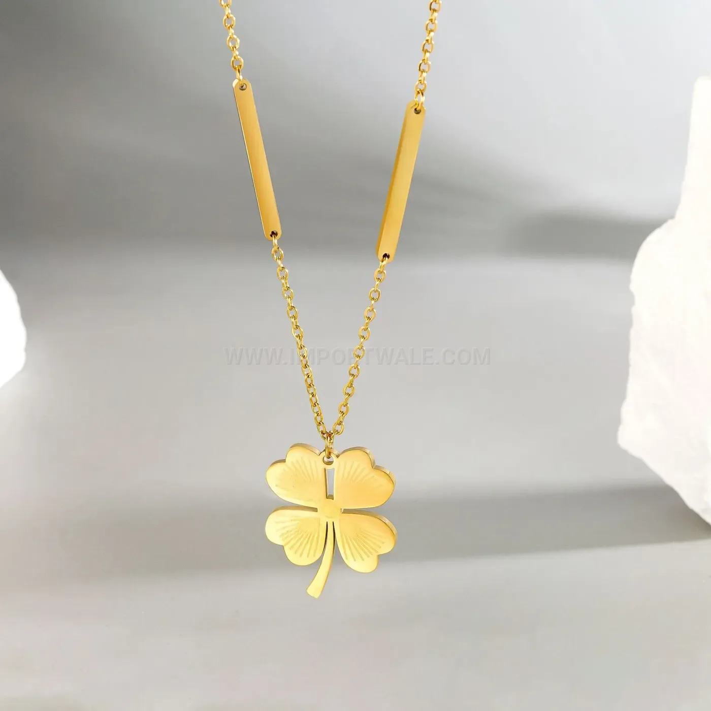 Elegant Gold Plated Titanium Steel Four Leaf Clover Pendant Clavicle Necklace