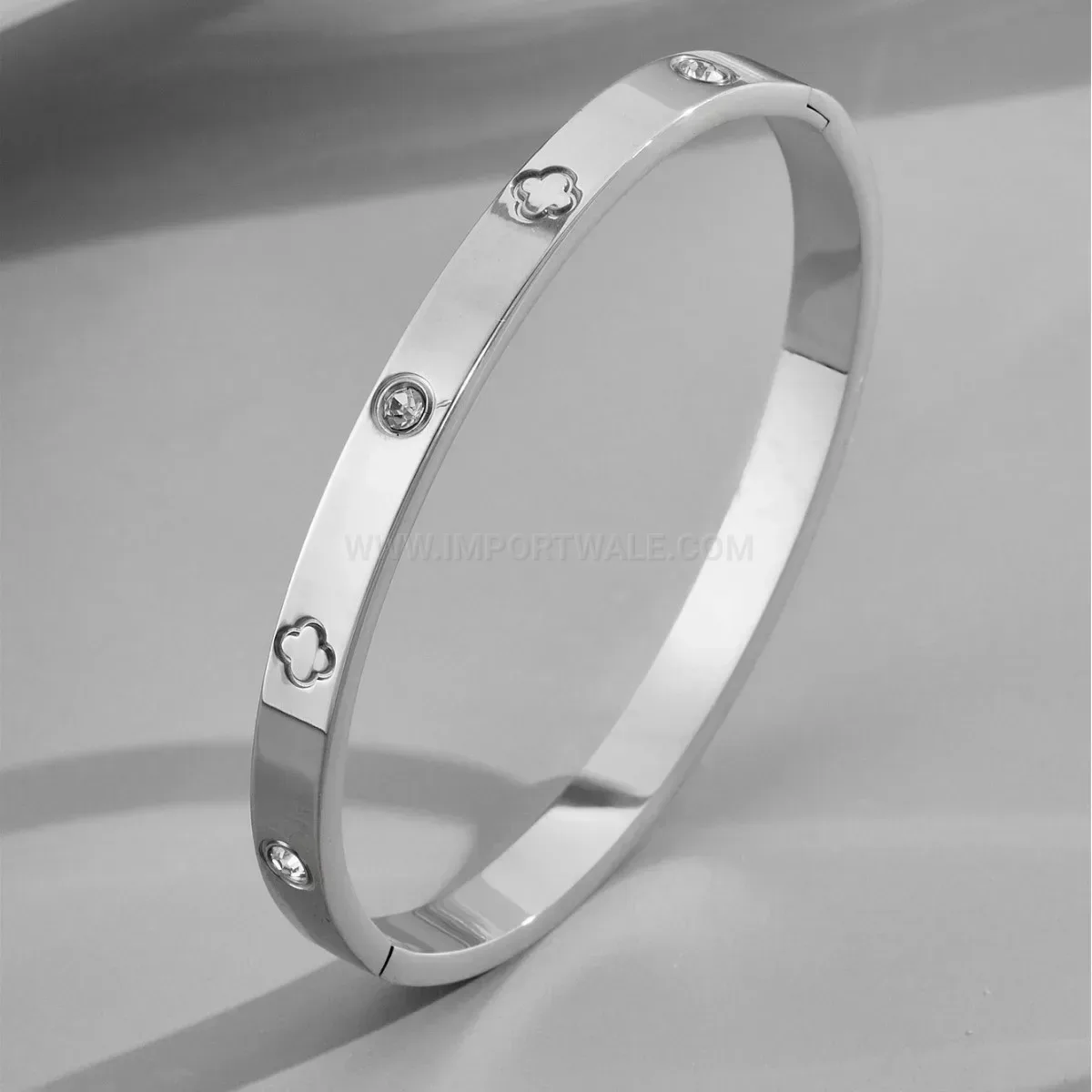 Trendy Clover Printed Titanium Steel Hinged Bangle