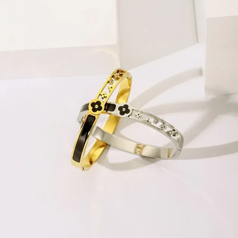 Chic Rhinestone Round Charm Titanium Steel Bangle Bracelet