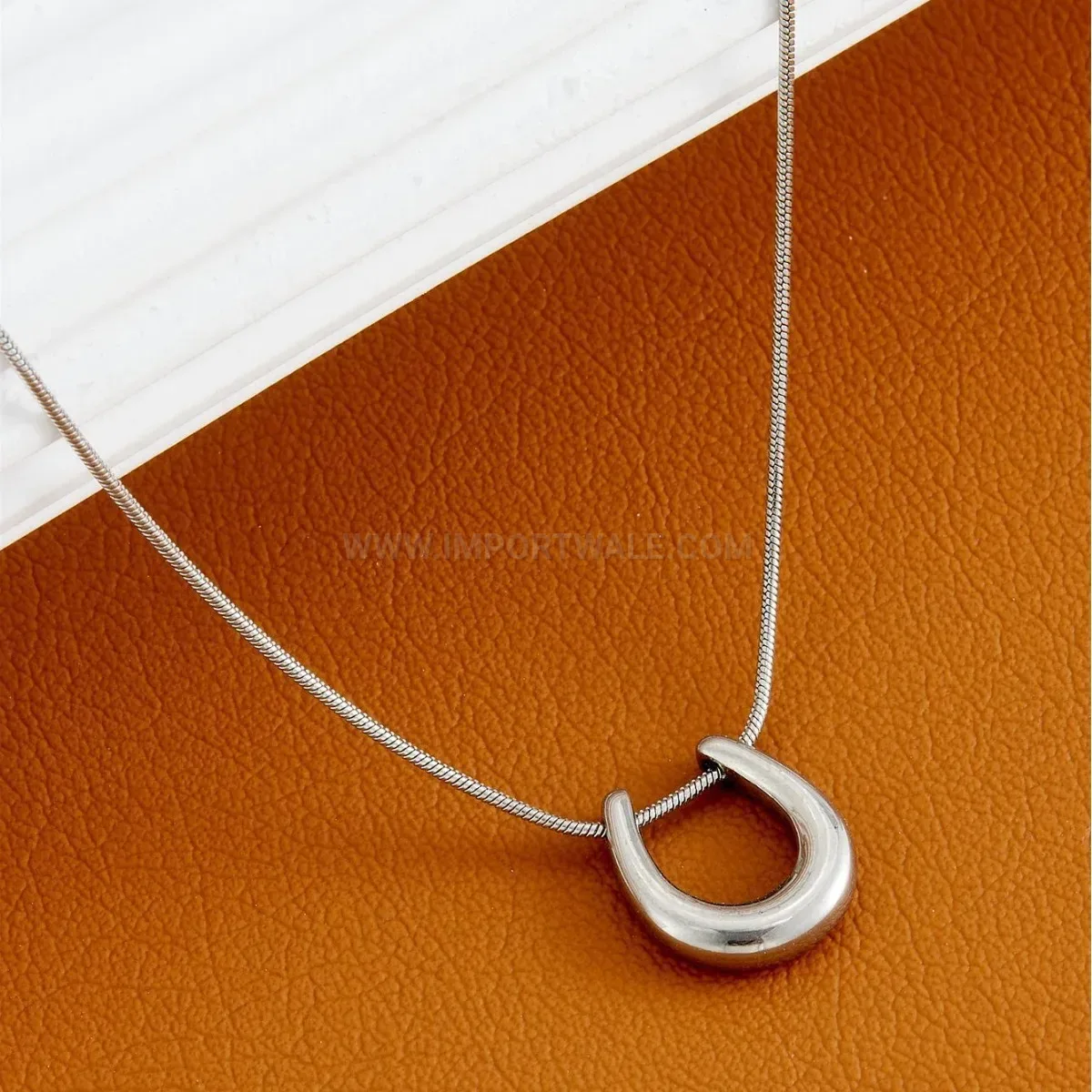 Designer Golden U-Shape Horseshoe Titanium Steel Collarbone Necklace
