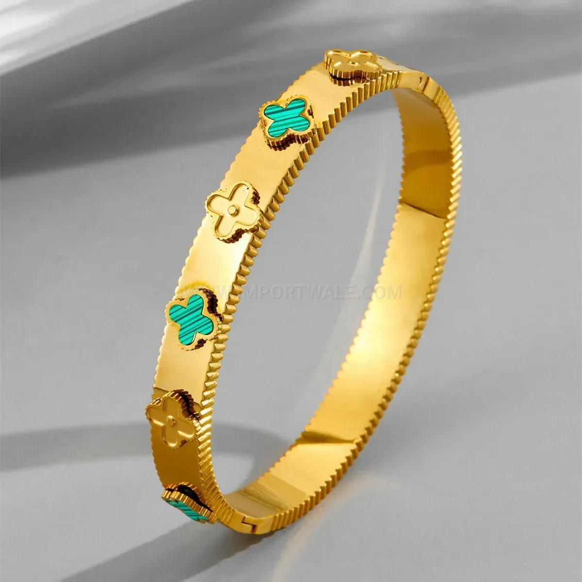 Stylish Mother of Pearl Four-Leaf Flower Titanium Bangle