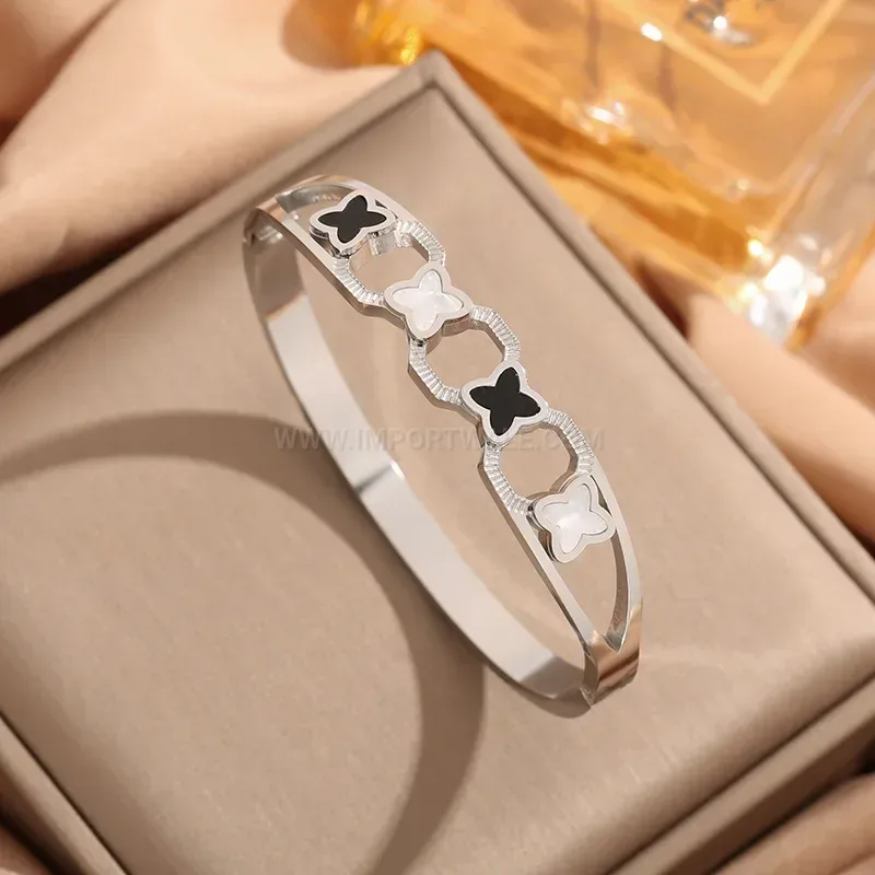 Electroplated Titanium Steel Clover Heart Bangle