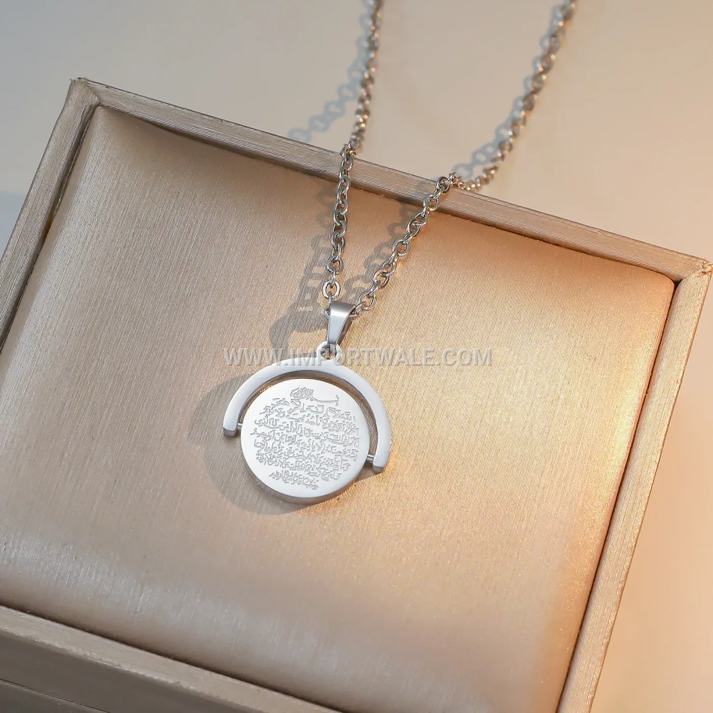 Rotatable Stainless Steel Ayatul Kursi Calligraphy Spinning Medallion Necklace
