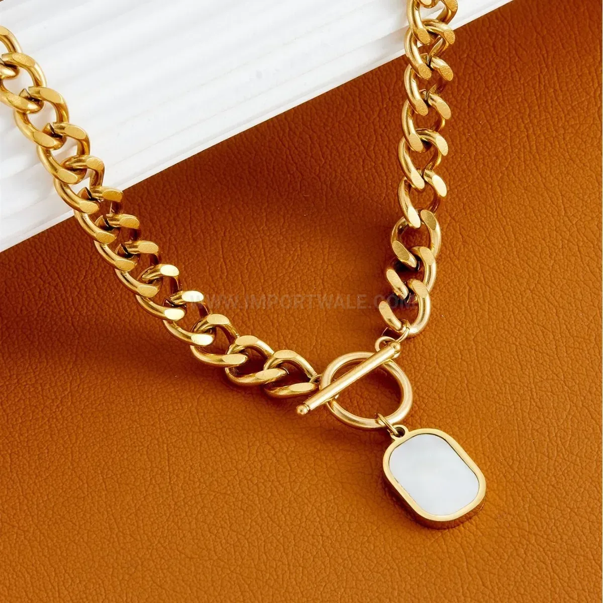 Trendy Mother of Pearl Pendant Chain Necklace with Toggle Clasp