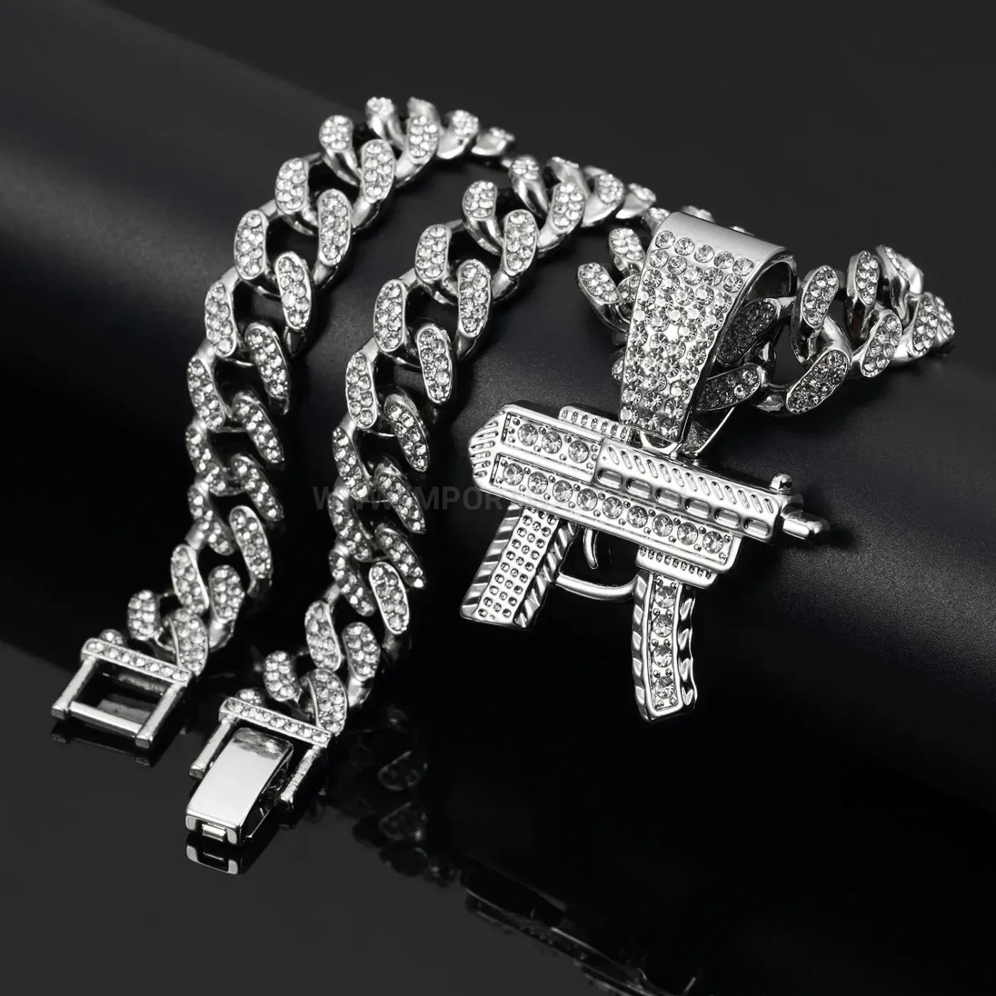 Elegant Rhinestone Submachine Gun Alloy Pendant Cuban Chain Necklace