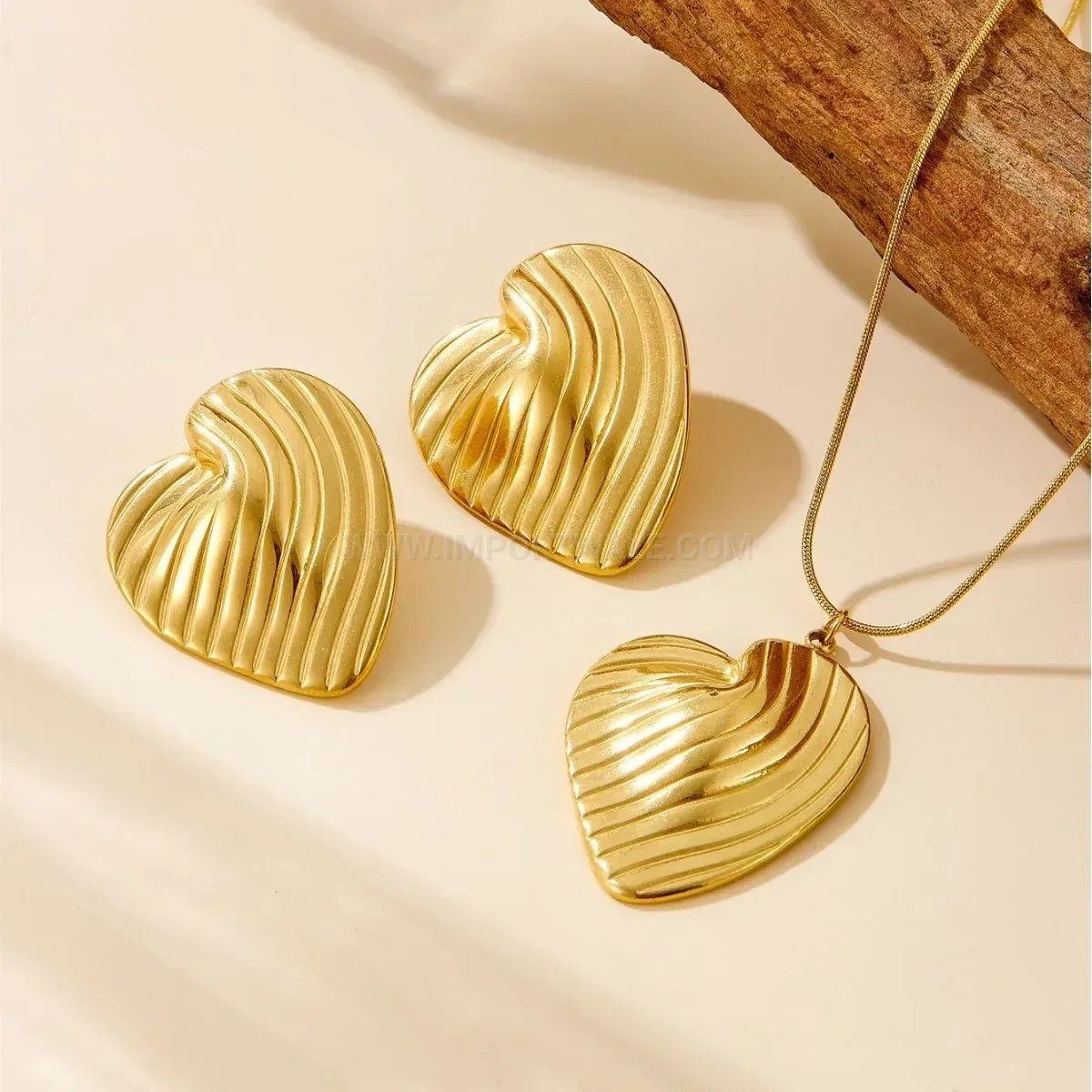 Elegant Gold Plated Striped Heart Titanium Steel Earrings and Necklace Set