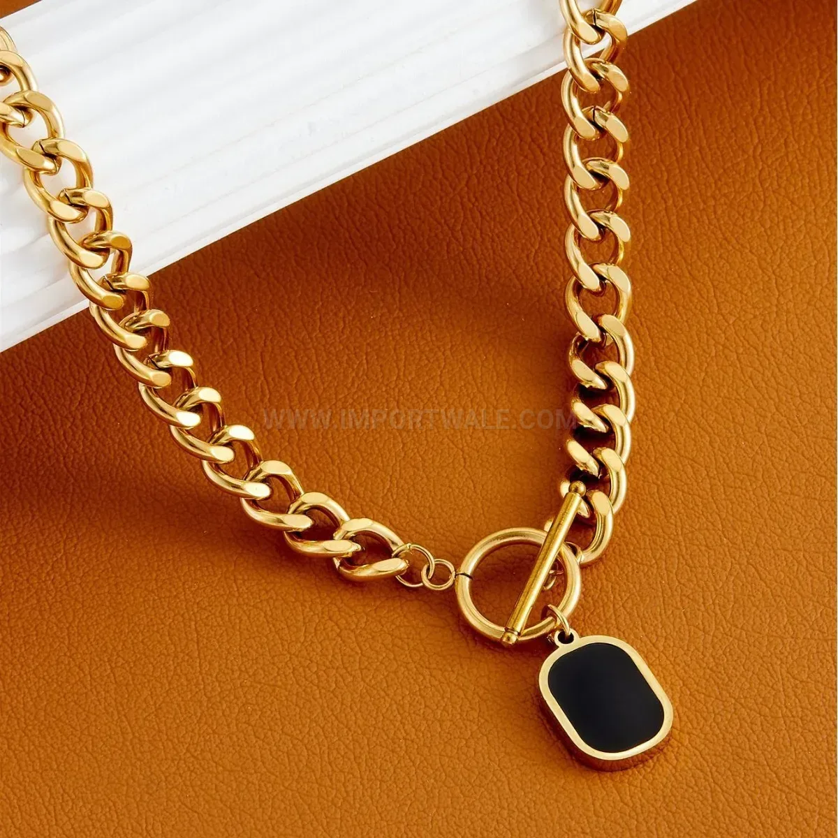 Trendy Mother of Pearl Pendant Chain Necklace with Toggle Clasp