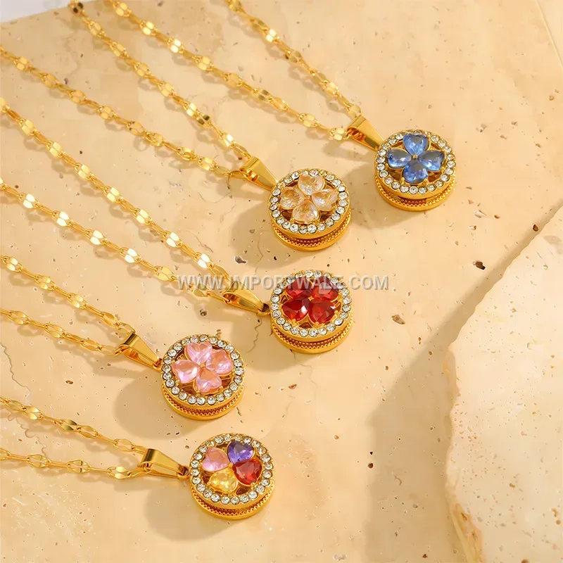 Rotatable Zircon Flower Pendant Titanium Steel Necklace with Gold Plating