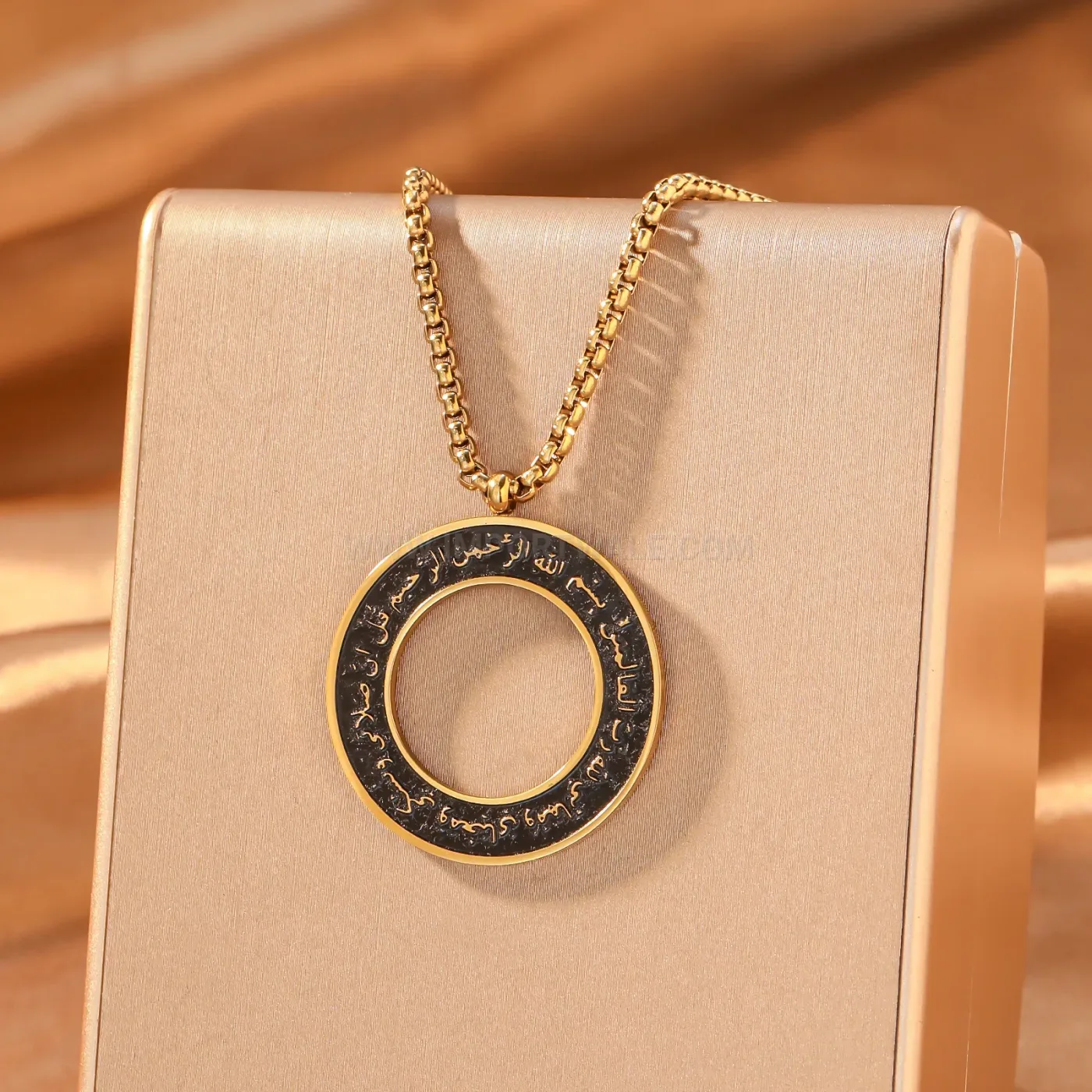 Gold Plated Stainless Steel Arabic Calligraphy Round Amulet Pendant Necklace