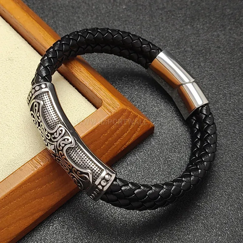 Chic Engraved Stainless Steel Contrast Leather Men Wristband