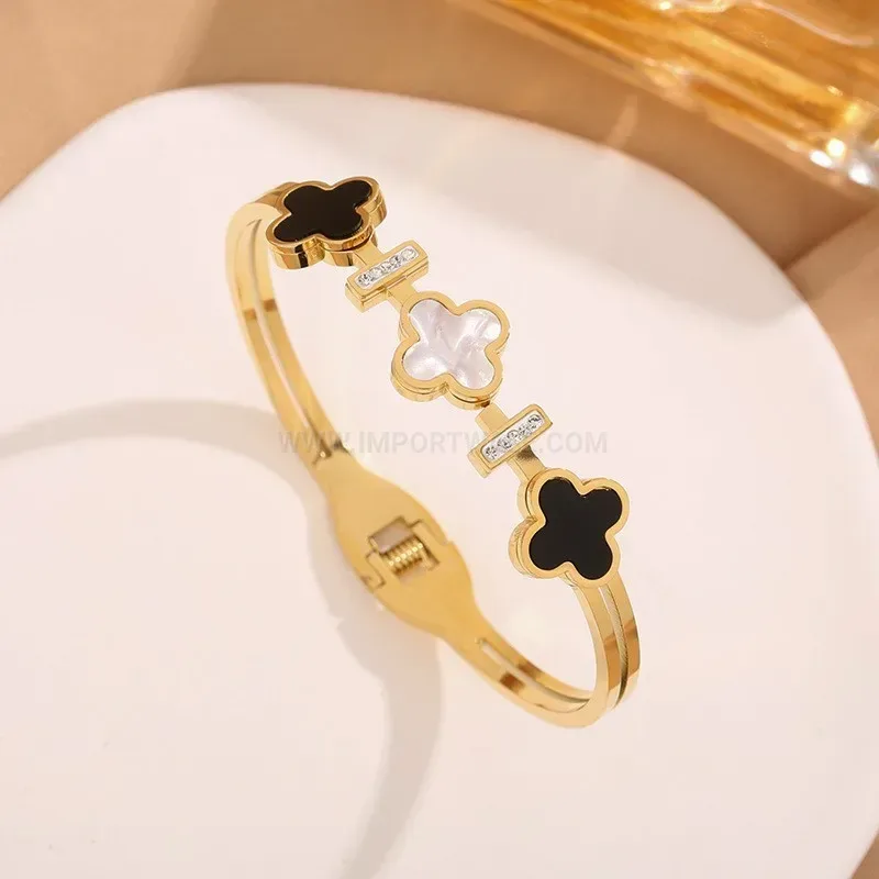 Stylish Four-Leaf Clover Shell Inlaid Titanium Steel Bangle