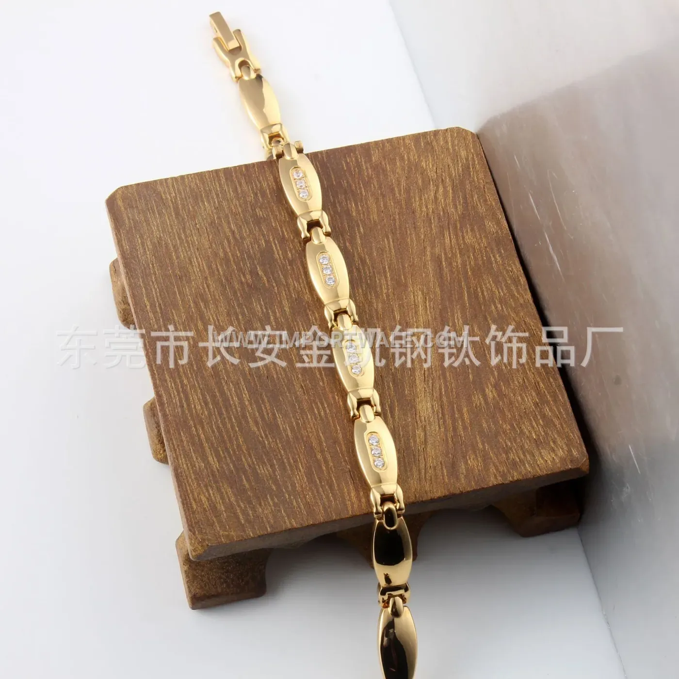 Gold Titanium Steel Oval Link Crystal Magnetic Bracelet
