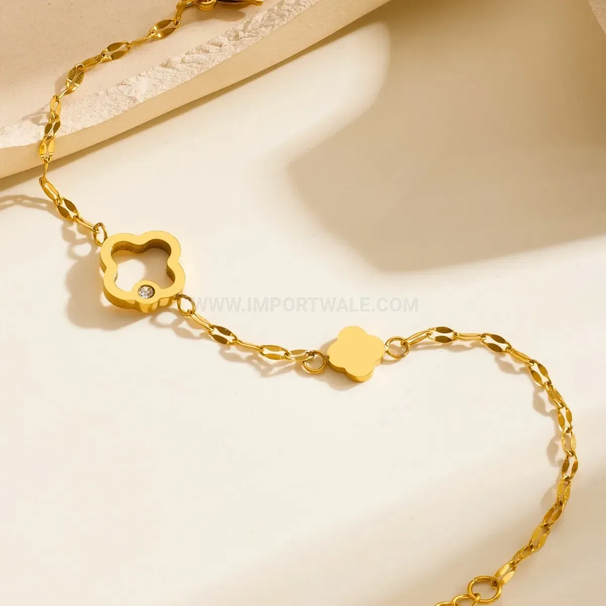 Trendy Delicate Gold Plated Stainless Steel Cutout Clover Bracelet