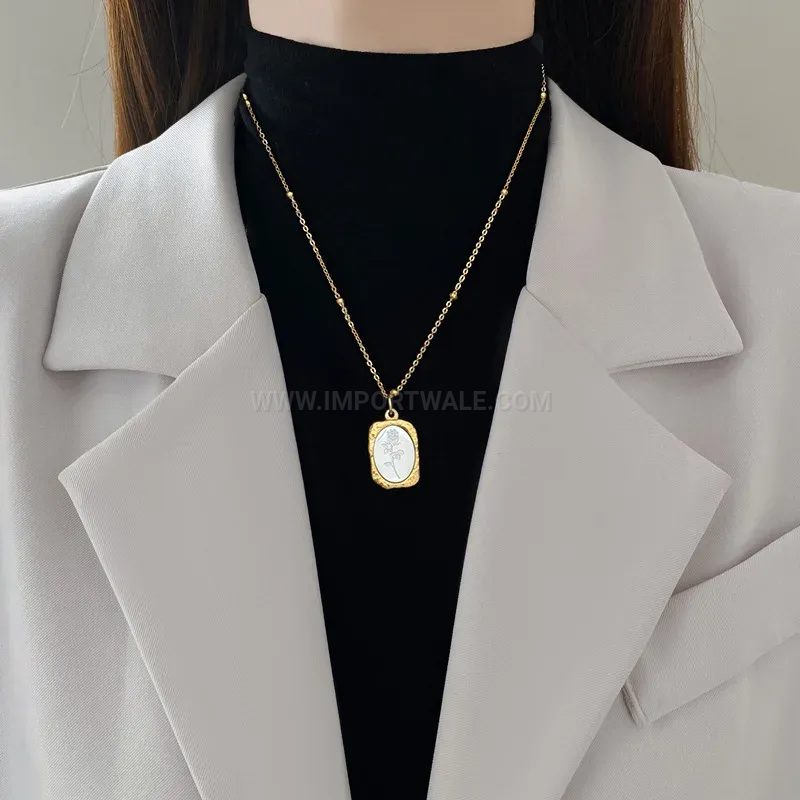 Square Frame Rose Pendant Titanium Steel Short Clavicle Chain