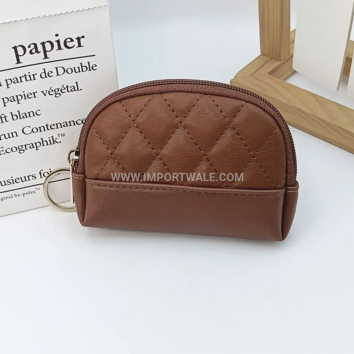 Shell Shaped Quilted Faux Leather Zipper Coin Clutch