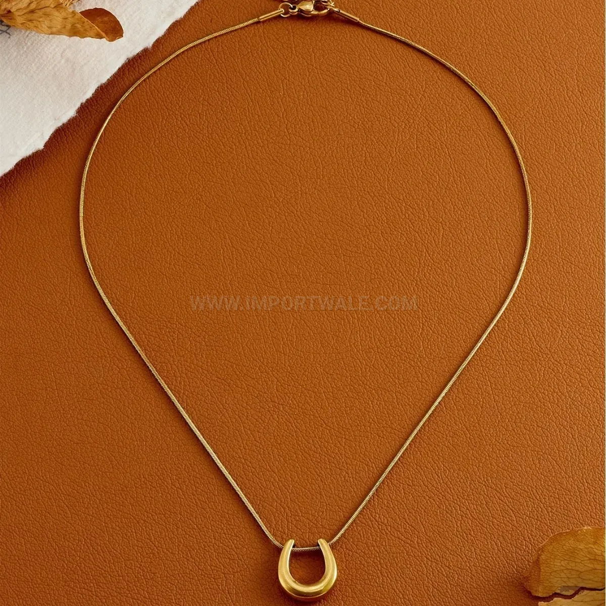 Designer Golden U-Shape Horseshoe Titanium Steel Collarbone Necklace