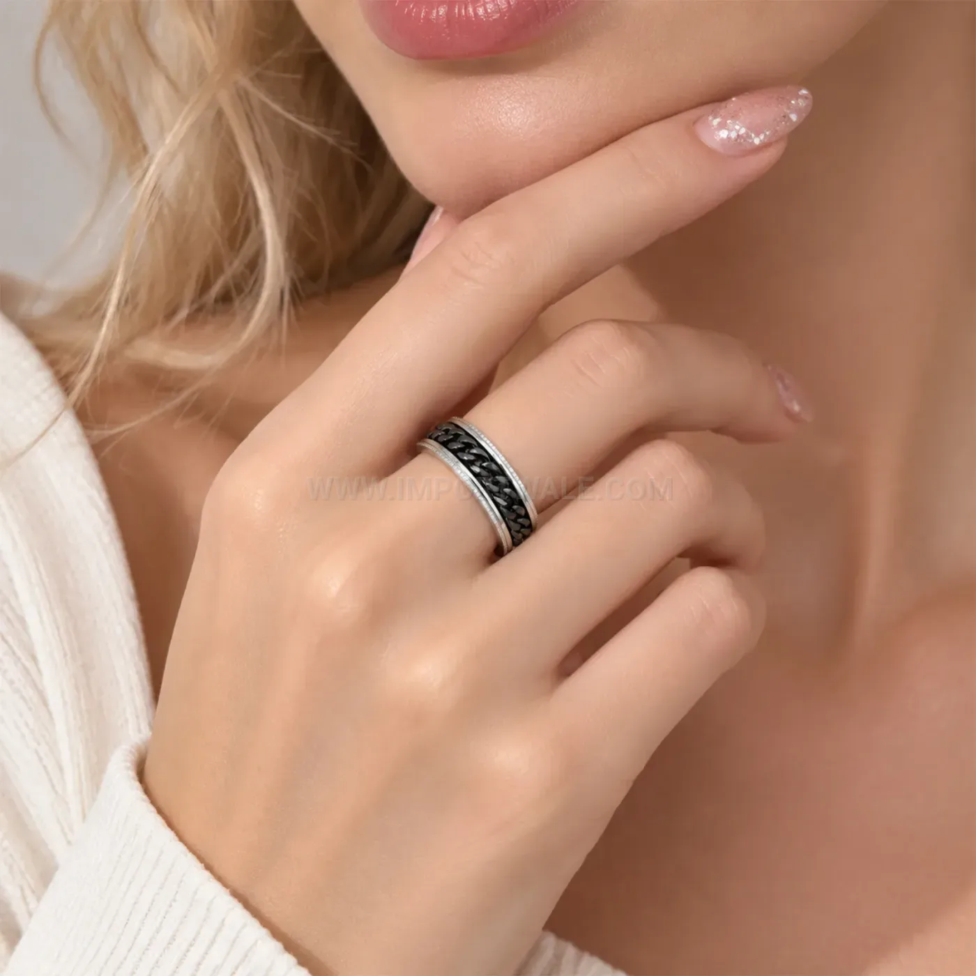 Stainless Steel Spinner Ring with Embedded Chain