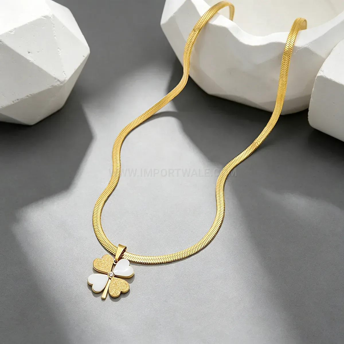 Classic Four-Leaf Clover White Shell Snake Chain Stainless Steel Necklace
