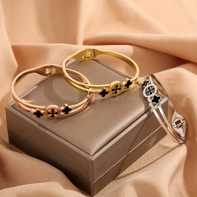 Vintage Four Leaf Clover Titanium Steel Bangle Bracelet